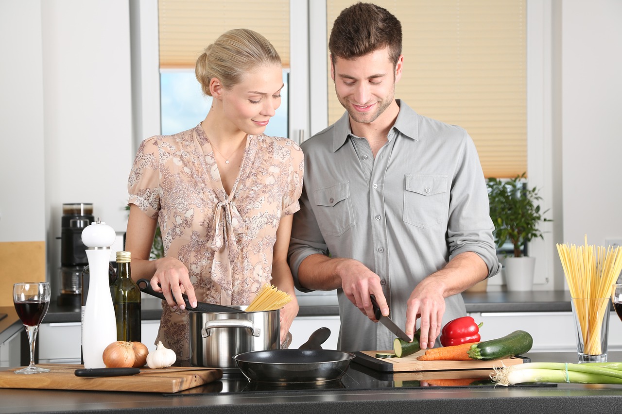 Paar kochen zusammen Mit Rosmarinöl kochen Rezepte und Tipps
