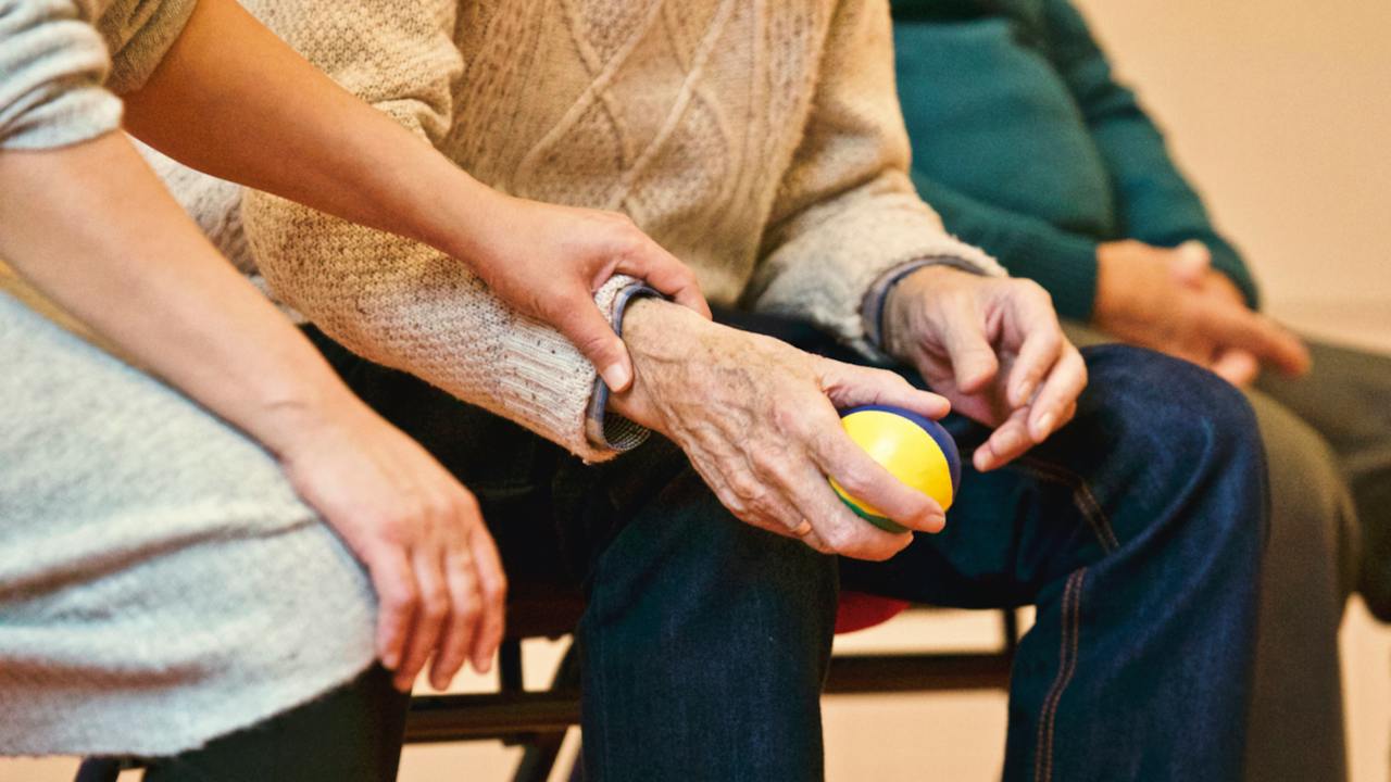 Senioren Pflege Beschäftigung Keine Angst vor Pflegebedürftigkeit Diese Ideen lassen Sorgenfalten verschwinden