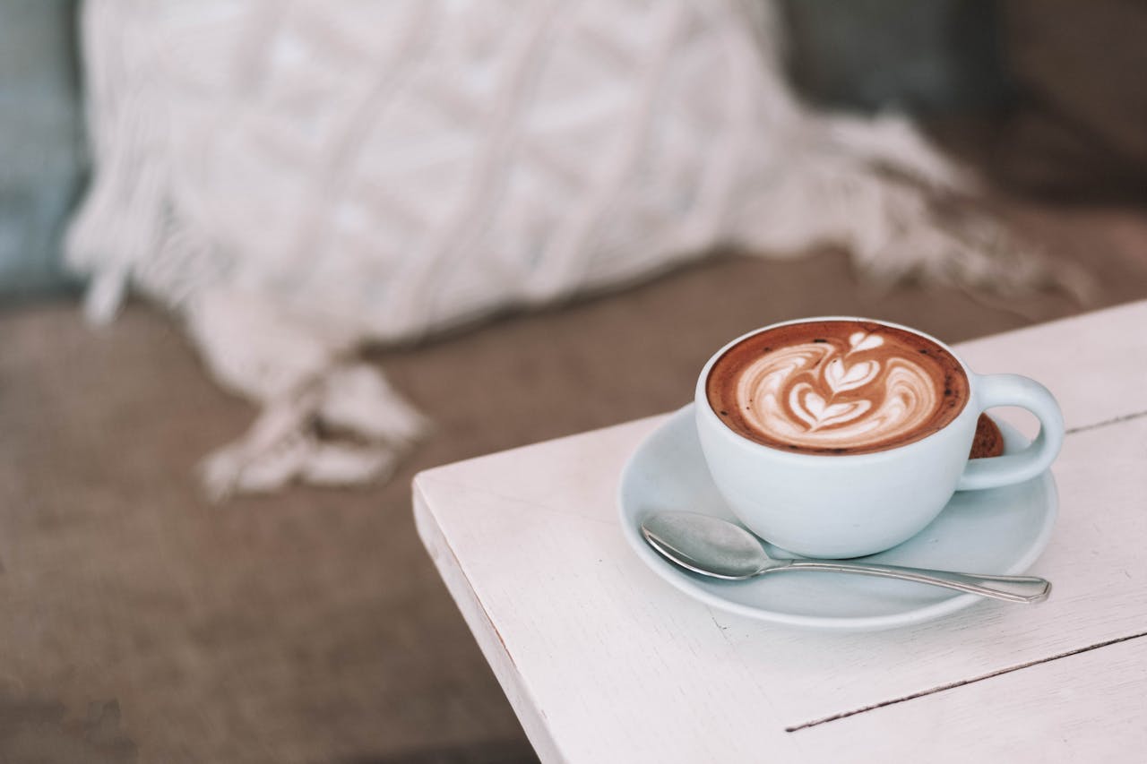 Kaffee Milchschaum Löffel Latte Macchiato richtig genießen Tipps und Tricks