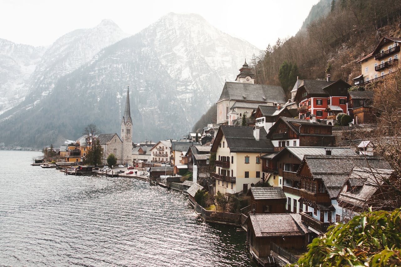 Österreich See Berge Roadtrip durch Österreich – Sightseeing und komfortables Reisen perfekt kombinieren